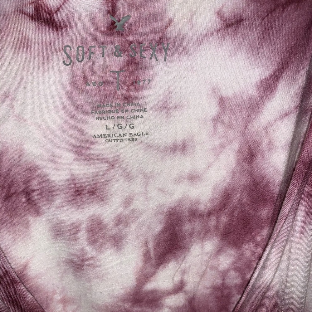 Super cute American Eagle purple and white v-neck - Picture 2 of 3
